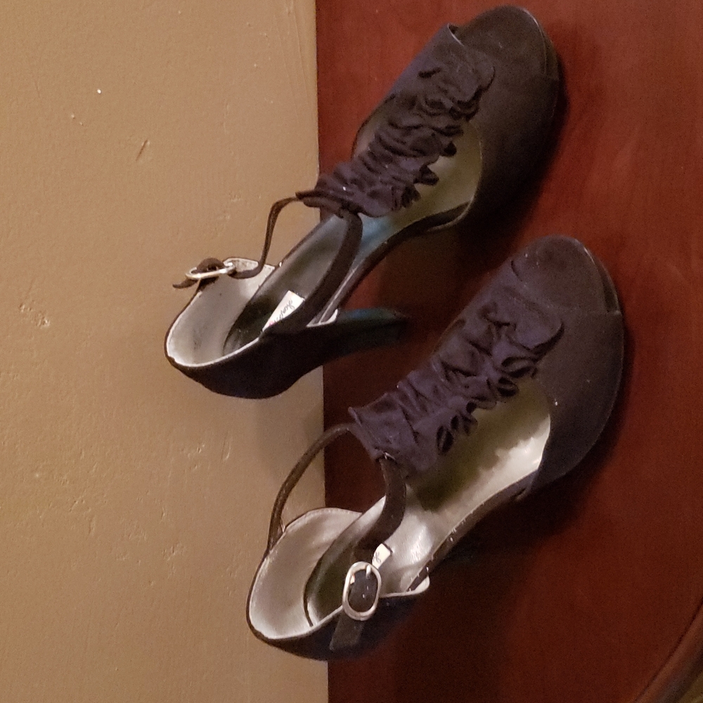 Isenboye size 8 1/2 black open toe dress shoes